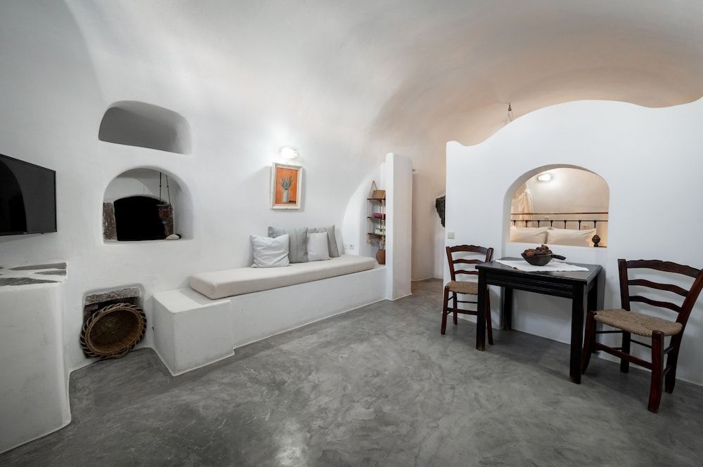 Lotza Studios Traditional Studio 19