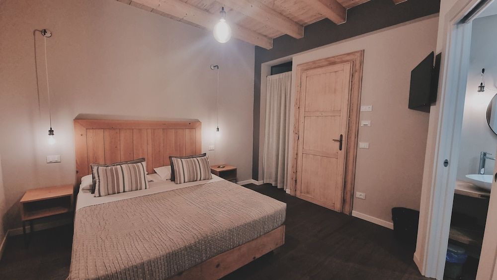 Bardoliners Deluxe Double Room 3