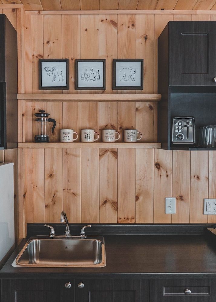 Le 2800 du Parc Comfort Studio Suite, Fireplace, River View 9