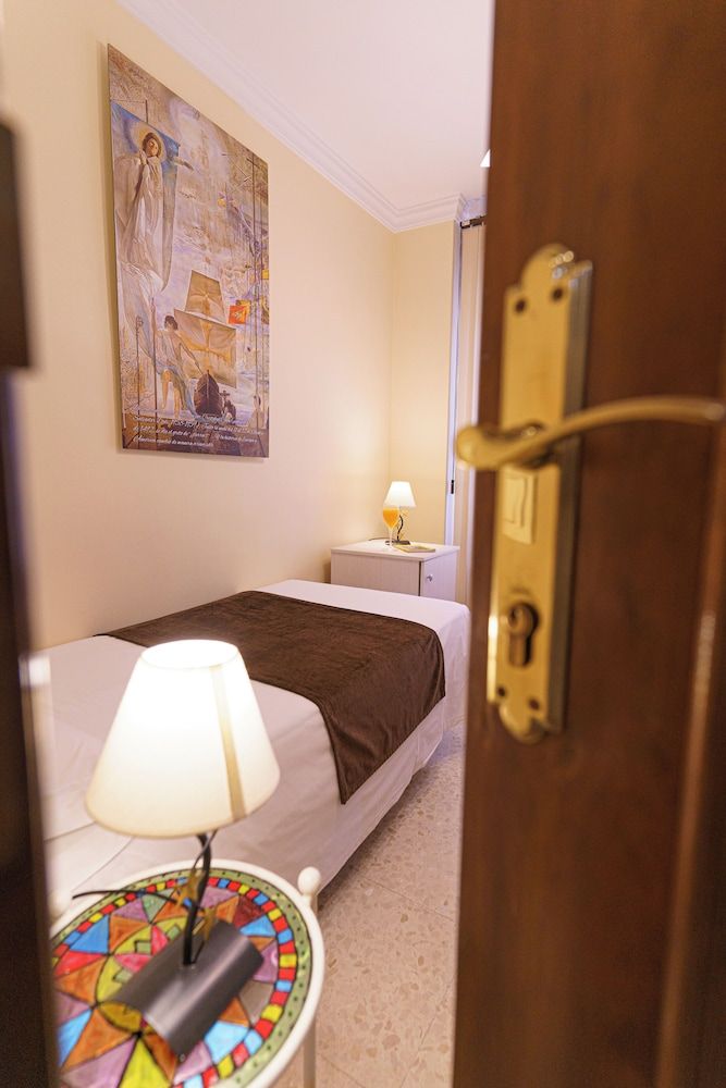 Hotel Colón Standard Single Room 11