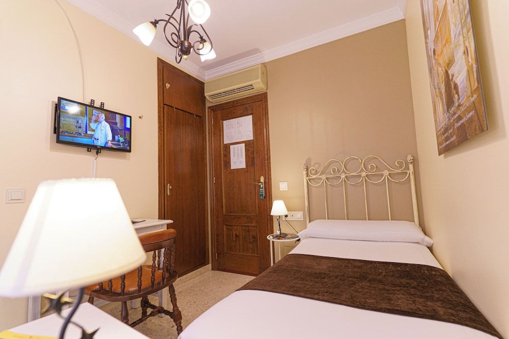 Hotel Colón Standard Single Room 7