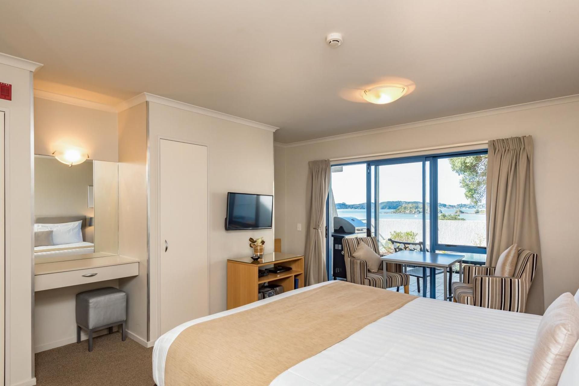 Deluxe Studio with Hot Tub