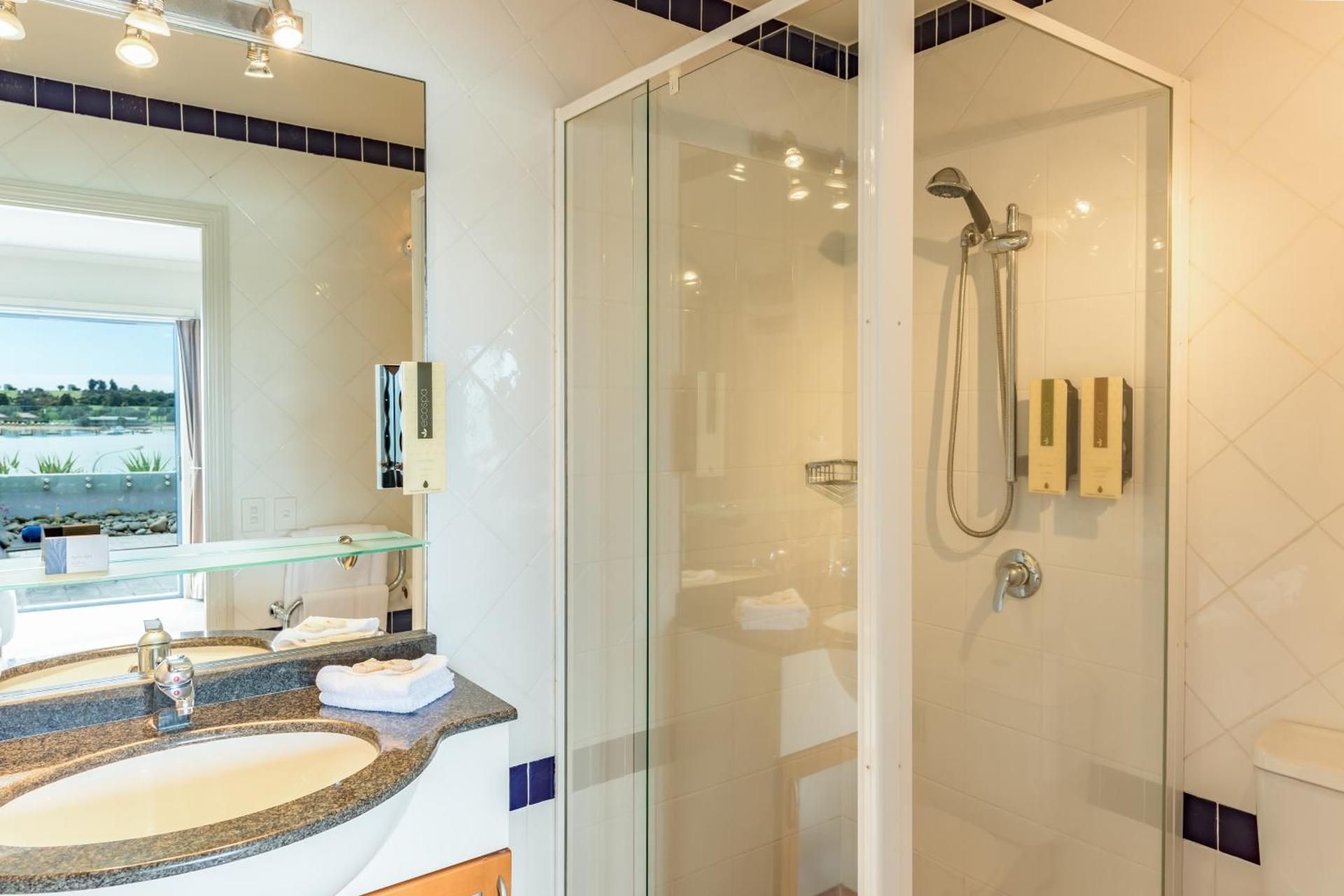 Three-Bedroom Apartment with Hot Tub