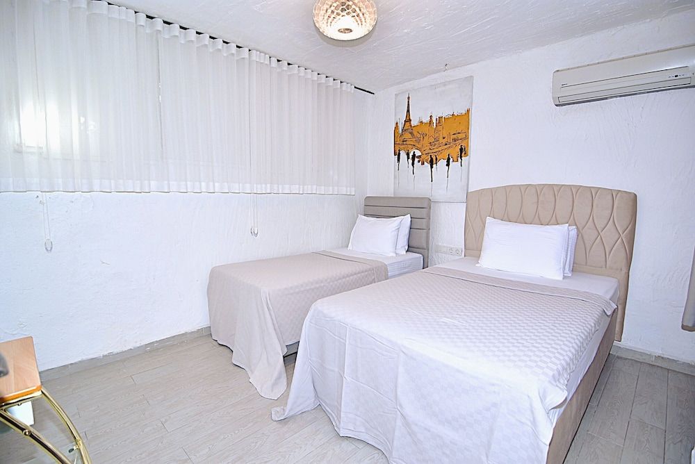 Hotel B House Economy Room