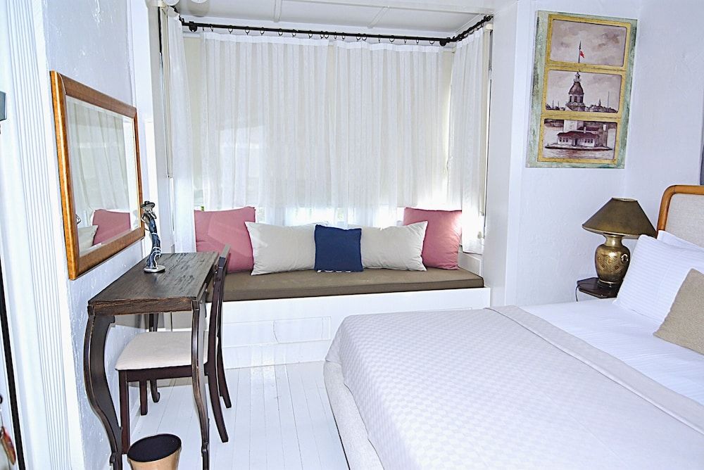 Hotel B House Superior Room (Bay Window) 5