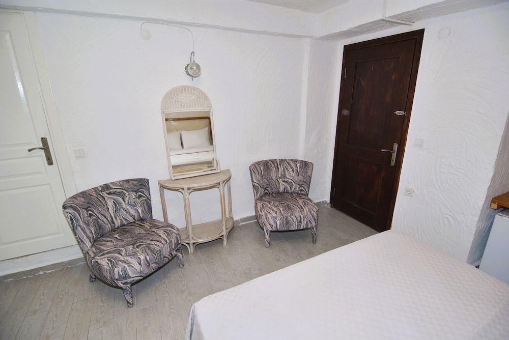 Hotel B House Economy Room 13