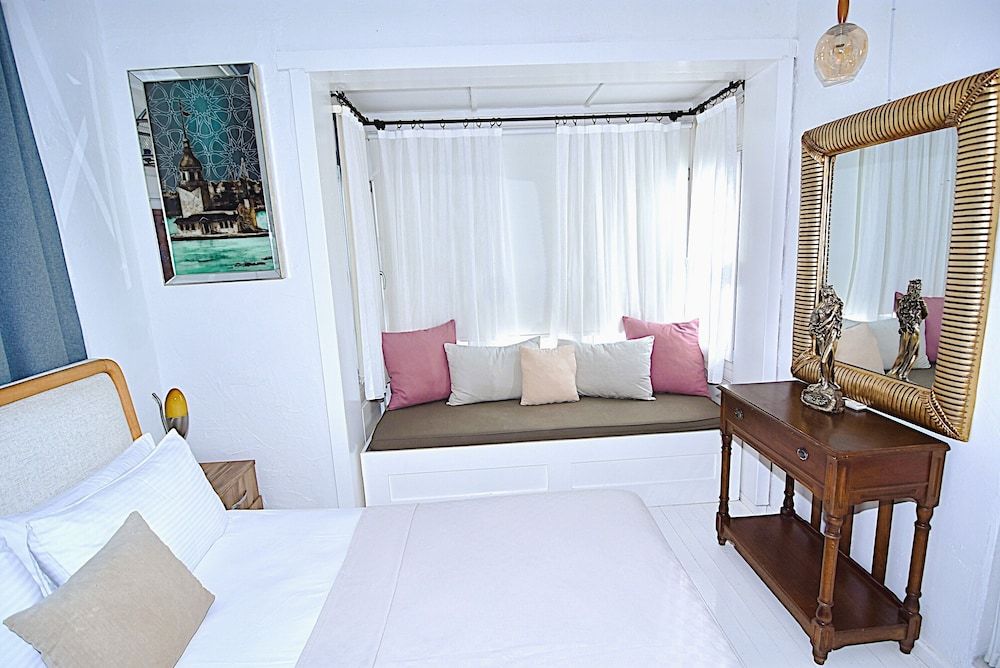 Hotel B House Superior Room (Bay Window) 7