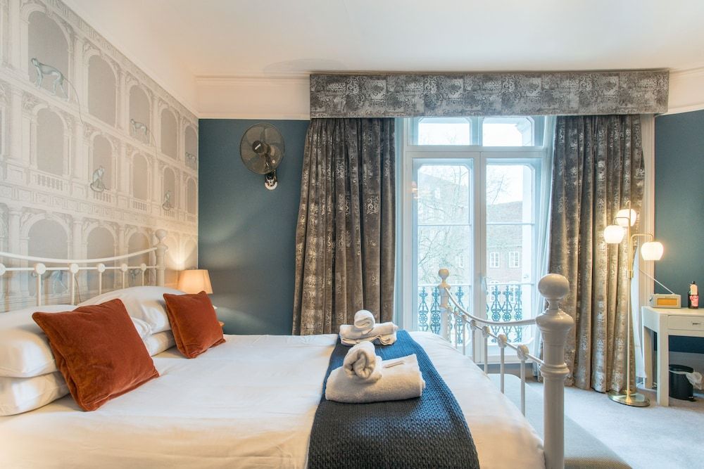 Westgate Winchester Deluxe Room 2