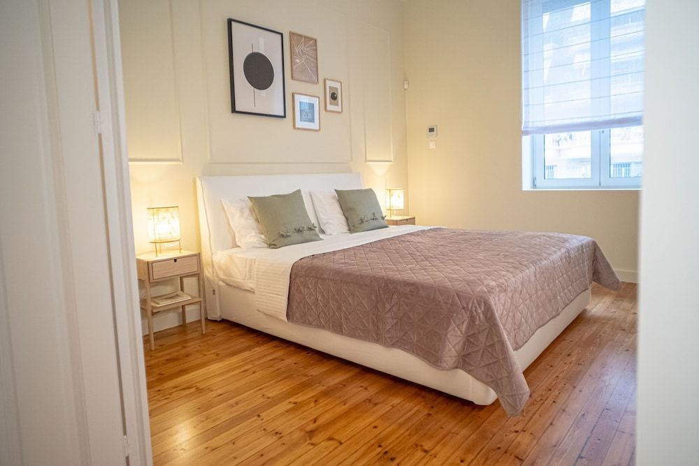 The H Experience Boutique Apartments Athens Beige and Blanc Two Bedroom Apartment with Urban Back Yard & Free Parking 2