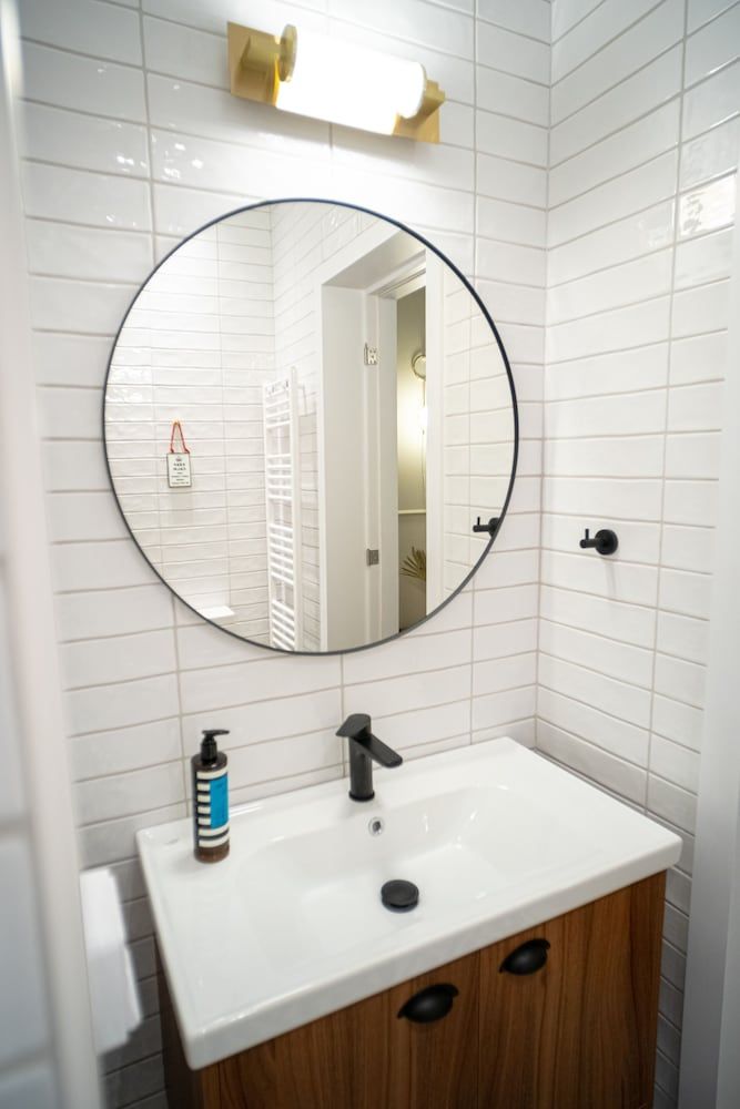 The H Experience Boutique Apartments Athens Beige and Blanc Two Bedroom Apartment with Urban Back Yard & Free Parking 6