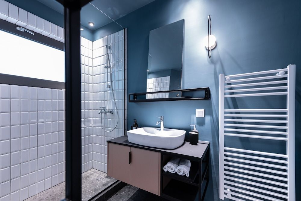 The H Experience Boutique Apartments Athens Blue and Peach Two Bedroom Apartment Free Parking 9