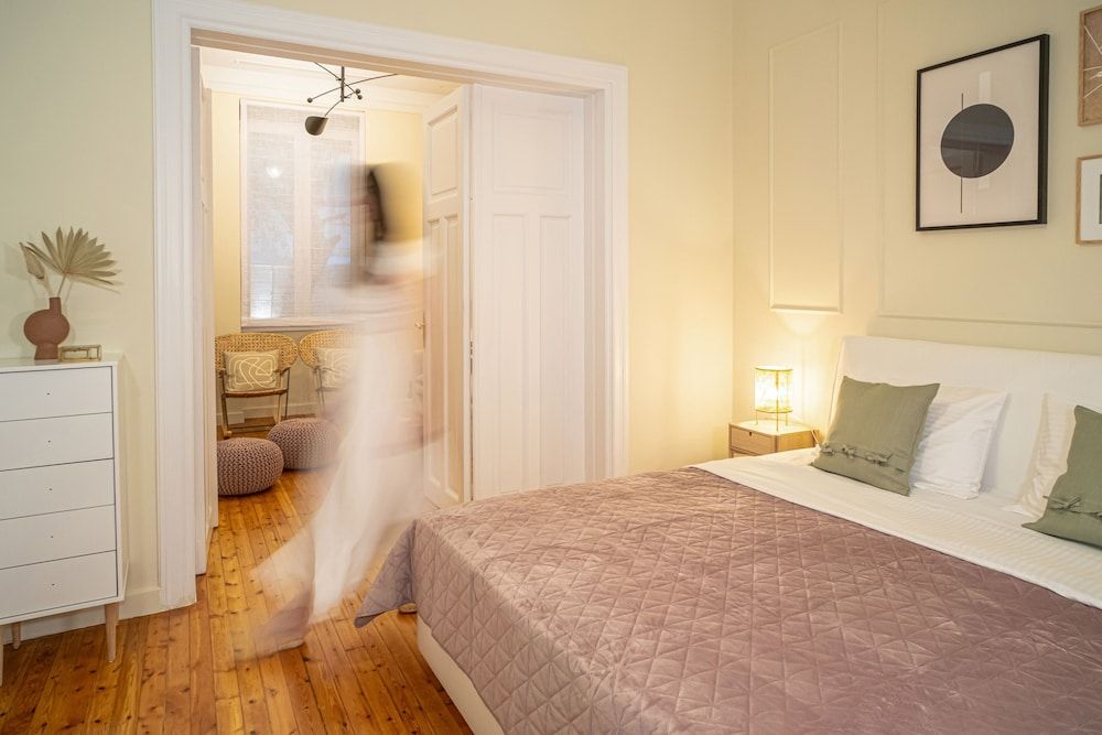 The H Experience Boutique Apartments Athens Beige and Blanc Two Bedroom Apartment with Urban Back Yard & Free Parking 3