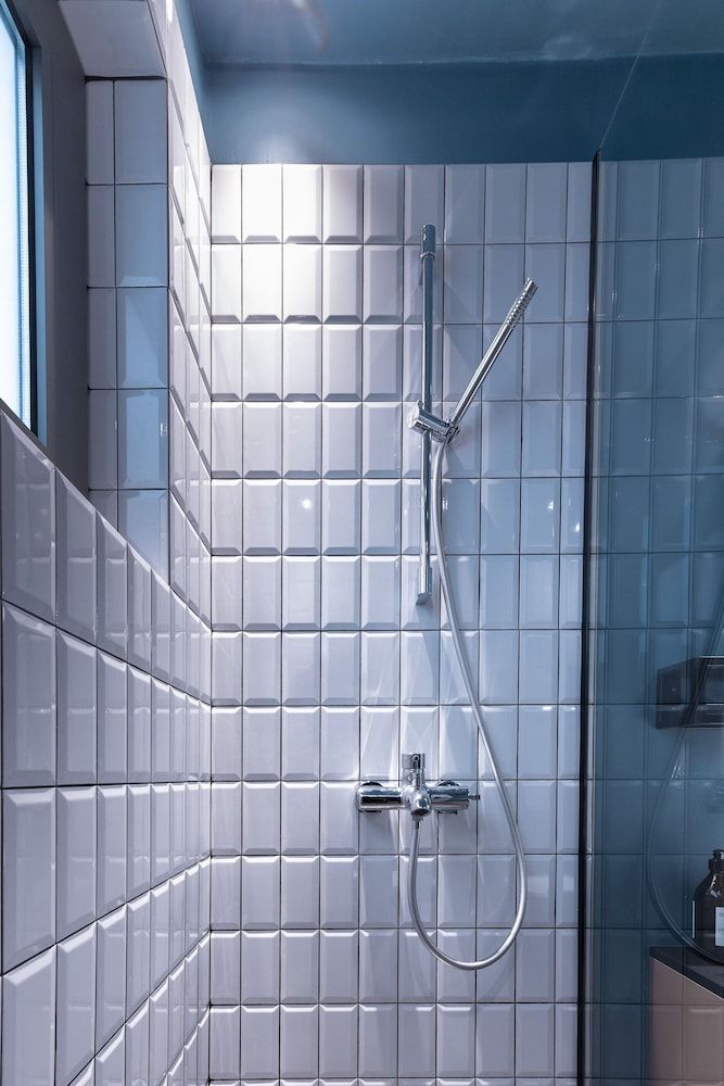 The H Experience Boutique Apartments Athens Blue and Peach Two Bedroom Apartment Free Parking 10