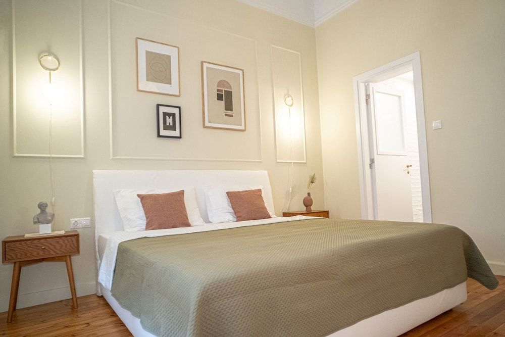 The H Experience Boutique Apartments Athens Beige and Blanc Two Bedroom Apartment with Urban Back Yard & Free Parking 4