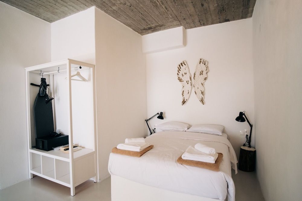 Mesanto Luxury Suites Deluxe Suite, Hot Tub 3