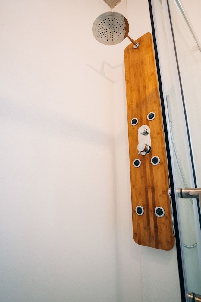 Mesanto Luxury Suites Deluxe Suite, Hot Tub 20