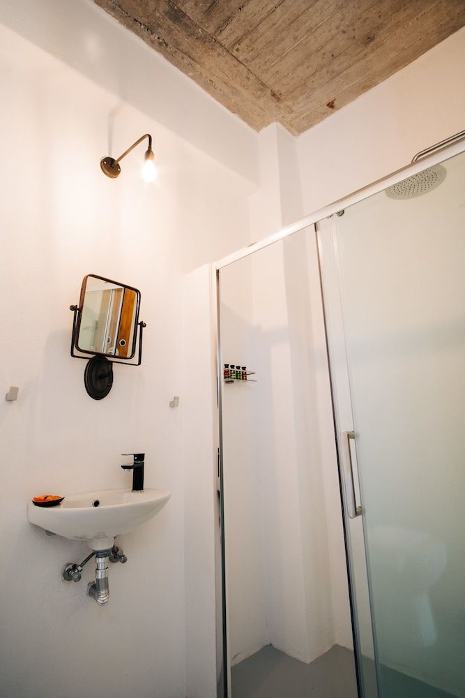 Mesanto Luxury Suites Deluxe Suite, Hot Tub 8