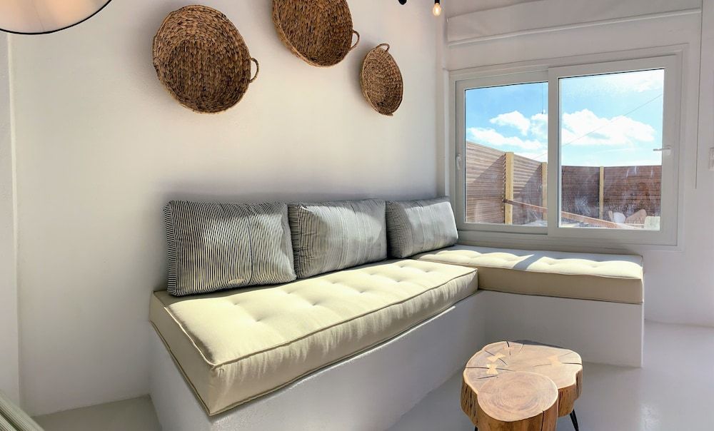 Mesanto Luxury Suites Deluxe Suite, Hot Tub 5