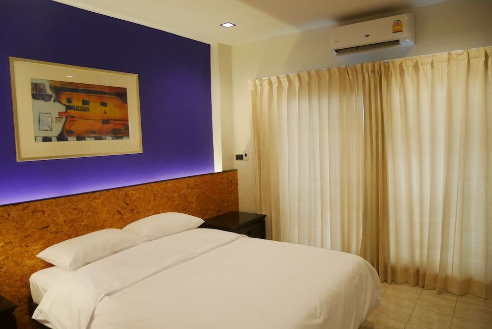 The 92 residence Standard Room, Queen Bed, Non Smoking 6