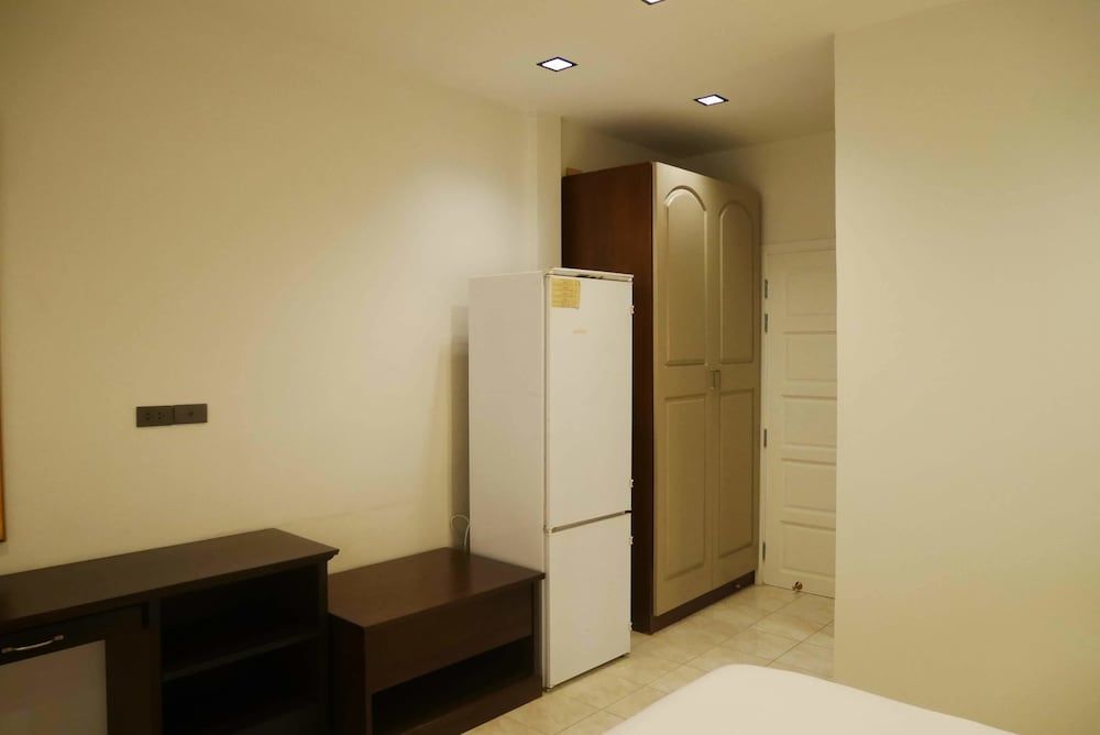 The 92 residence Standard Room, Queen Bed, Non Smoking 8