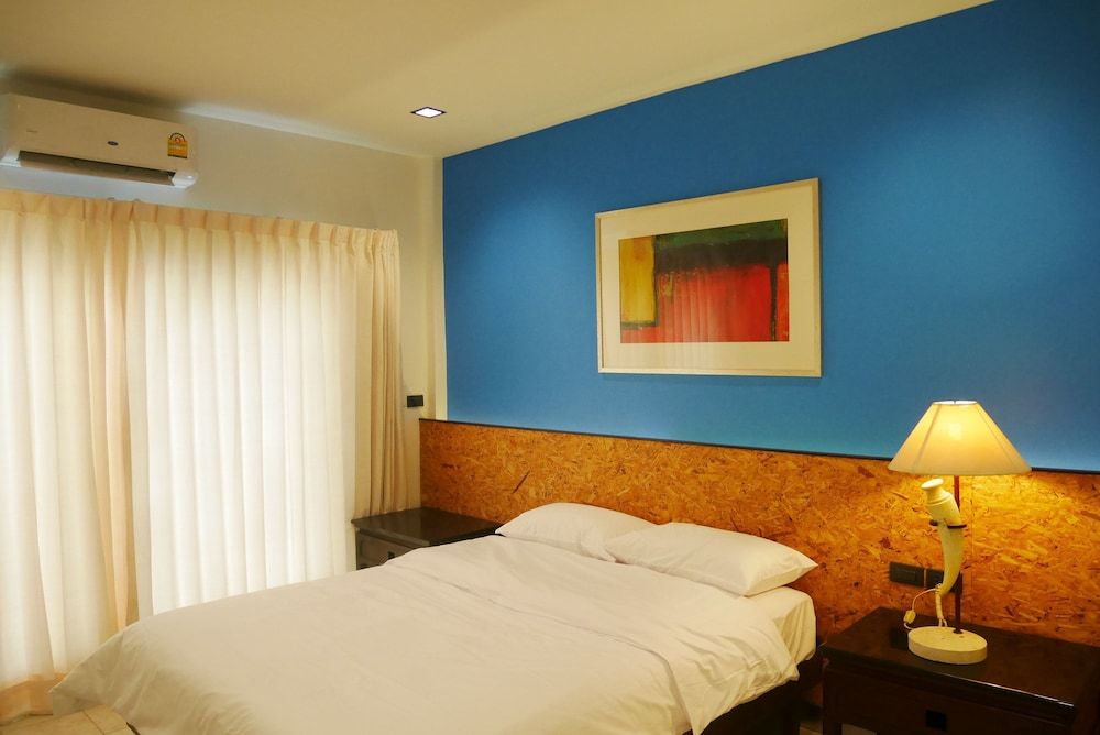 The 92 residence Standard Room, Queen Bed, Non Smoking 2