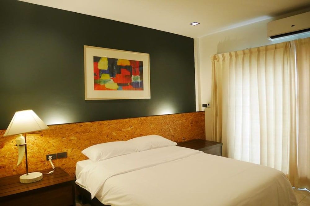 The 92 residence Standard Room, Queen Bed, Non Smoking 4