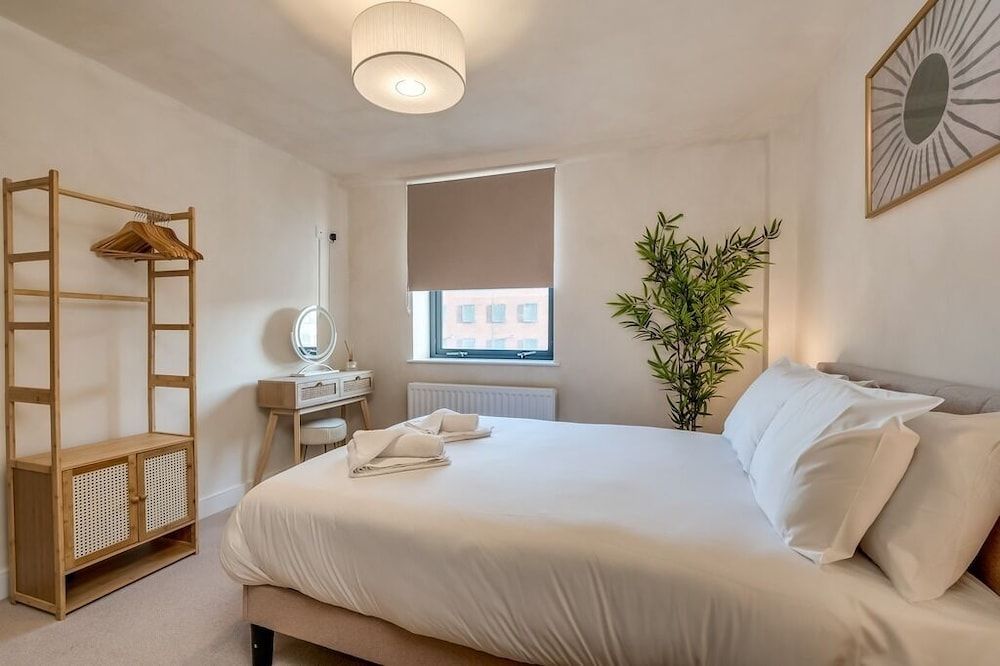 Central Belfast Apartments: Victoria Superior Apartment, Private Bathroom (City Centre 2-Bed) 6