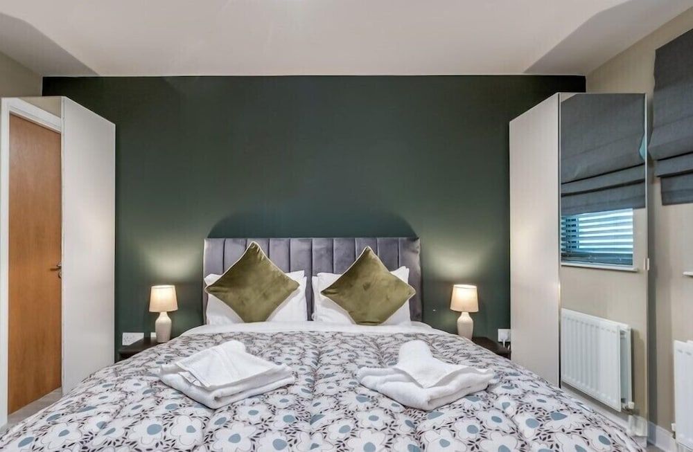 Central Belfast Apartments: Victoria Family Apartment, Ensuite (3-Bedroom) 2
