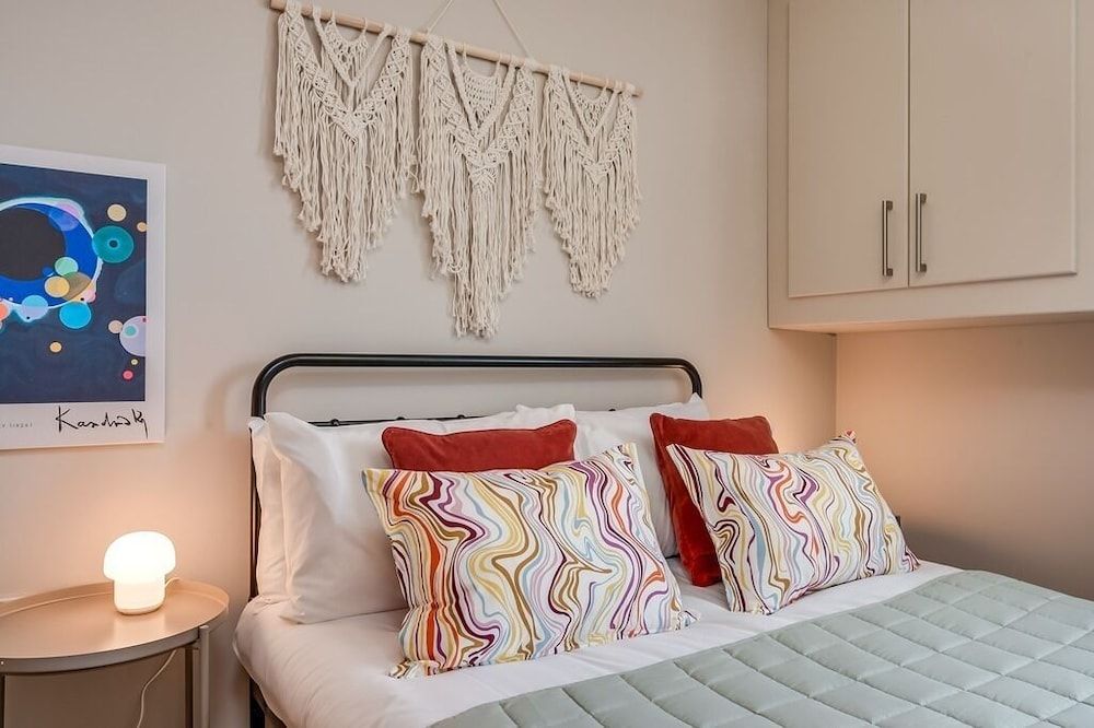 Central Belfast Apartments: Victoria Superior Apartment, Private Bathroom (City Centre 2-Bed) 4