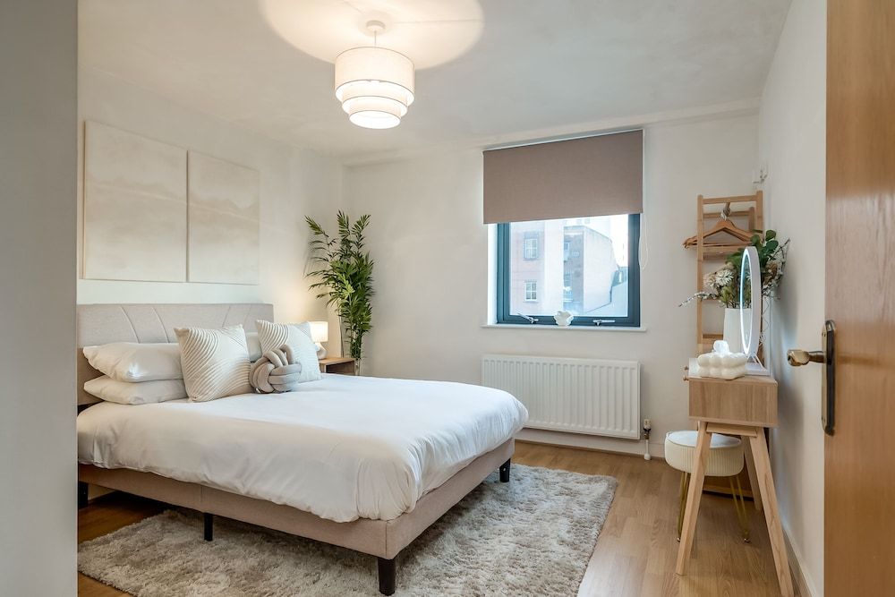 Central Belfast Apartments: Victoria Superior Apartment, Private Bathroom (City Centre 2-Bed) 10