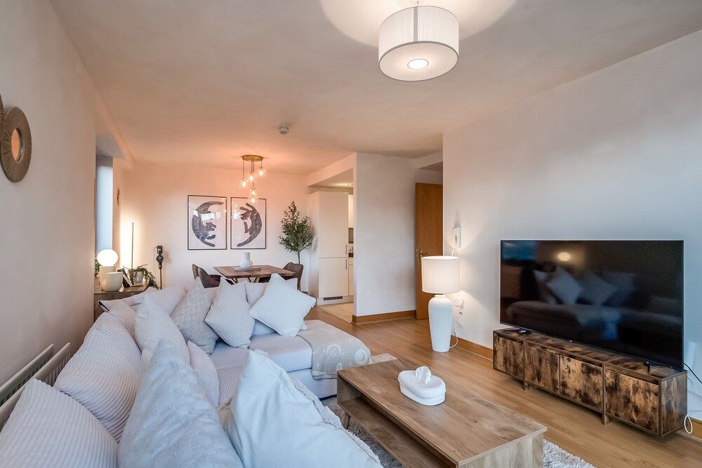 Central Belfast Apartments: Victoria Superior Apartment, Private Bathroom (City Centre 2-Bed) 11