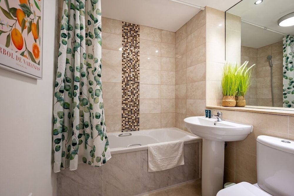 Central Belfast Apartments: Victoria Superior Apartment, Private Bathroom (City Centre 2-Bed) 13