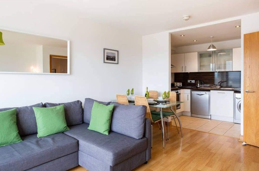 Central Belfast Apartments: Victoria Apartment, Private Bathroom 8