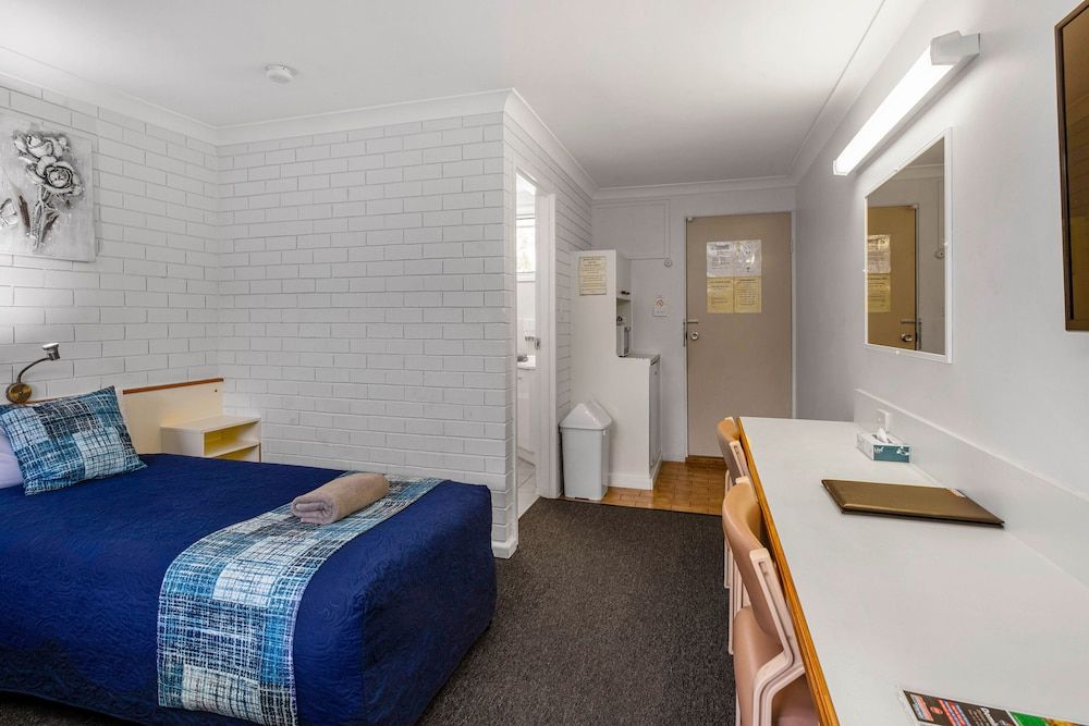 Leichhardt Motor Inn Standard Room (Twin Share) 2