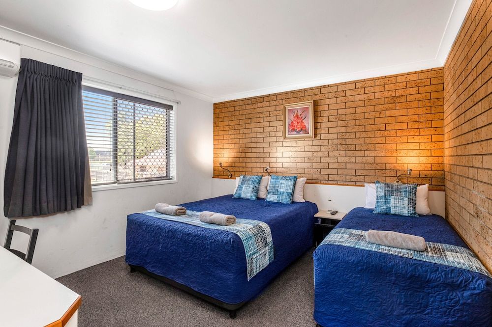 Leichhardt Motor Inn Standard Suite, Kitchenette (1 Bedroom unit) 3