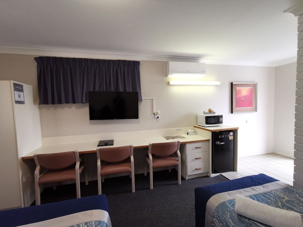 Leichhardt Motor Inn Standard Room (Twin Share) 6