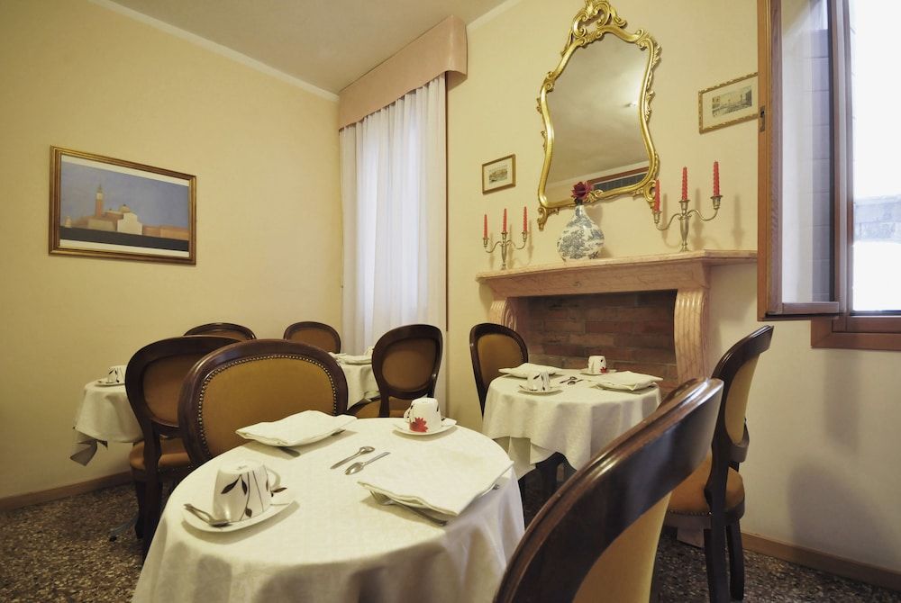 undefined Ca' Leon D'Oro 10