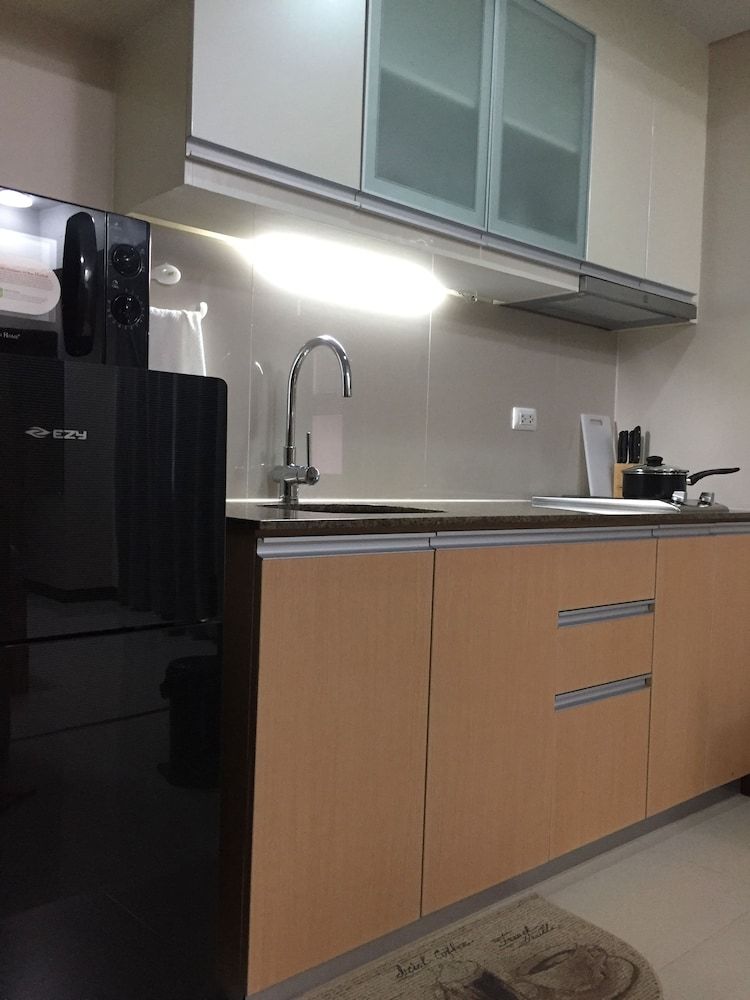 101 Newport Condo Across the Airport Classic Condo 12