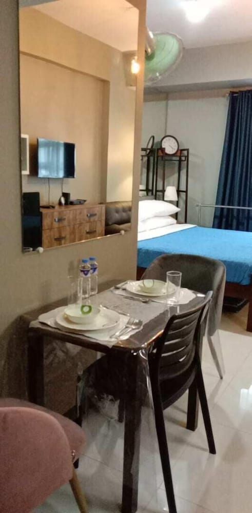 101 Newport Condo Across the Airport Design Condo 2