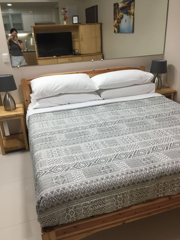 101 Newport Condo Across the Airport Classic Condo 2