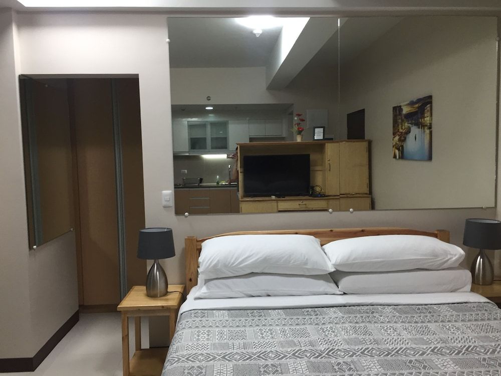 101 Newport Condo Across the Airport Classic Condo