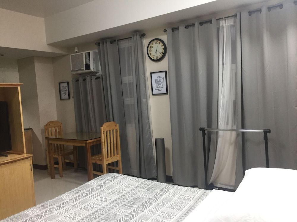 101 Newport Condo Across the Airport Classic Condo 10