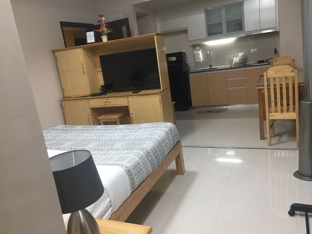 101 Newport Condo Across the Airport Classic Condo 5