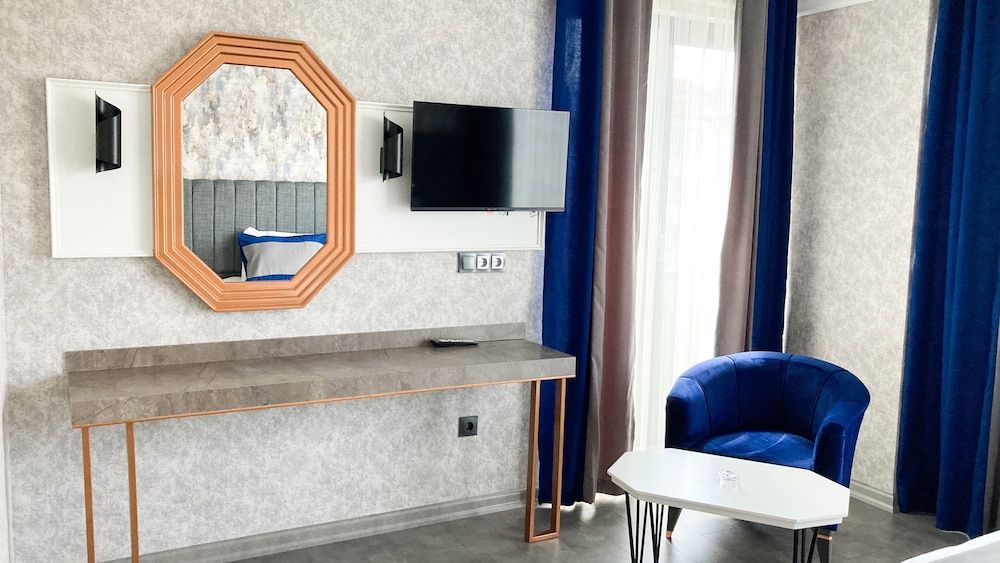 Nenessa Hotel Family Room 5