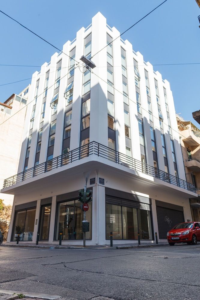 undefined Tins Hotel City 6