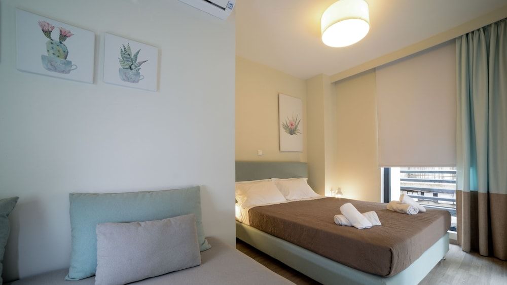 Tins Hotel City Deluxe Queen Suite, City View 7