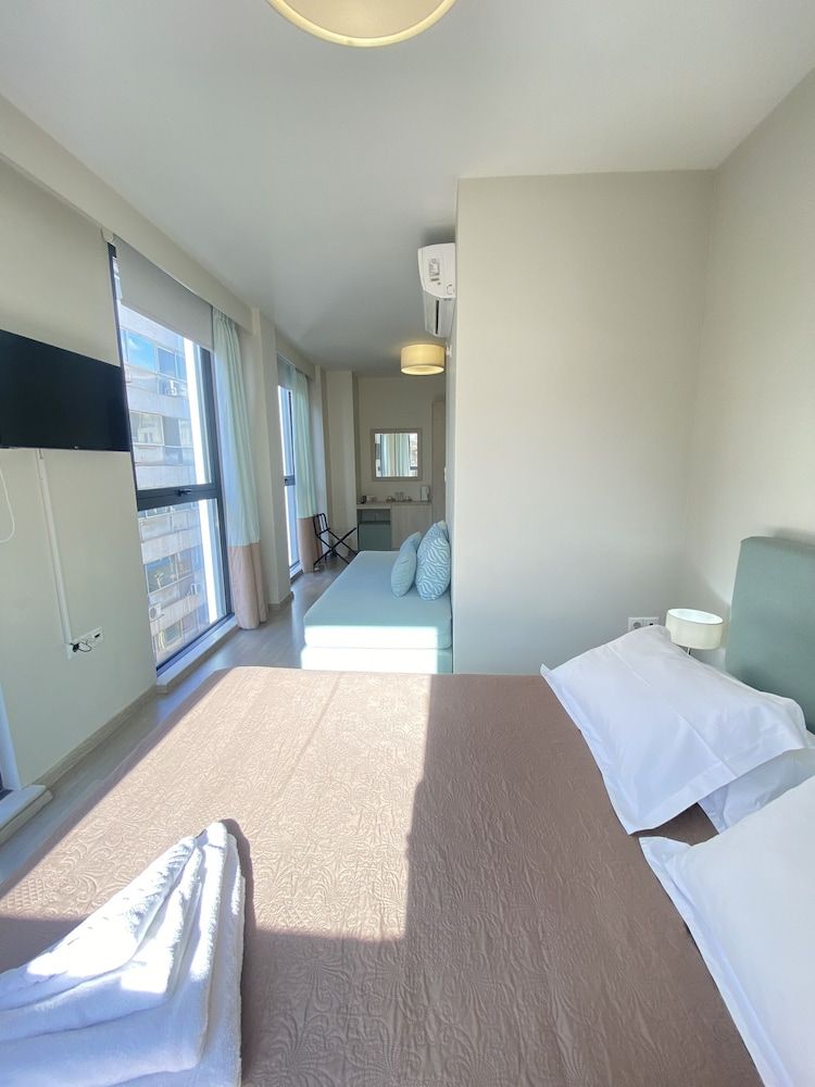 Tins Hotel City Deluxe Queen Suite, City View 11