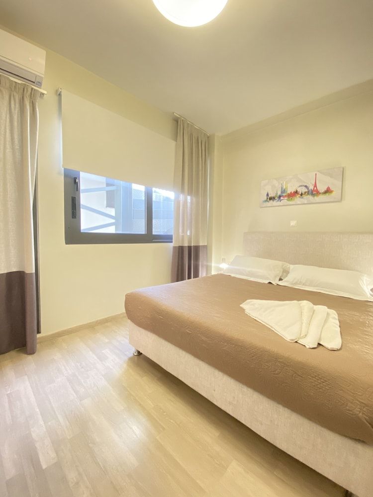 Tins Hotel City Premium Room 3