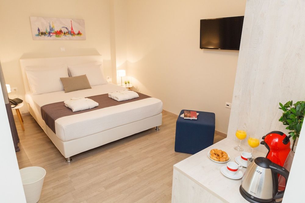 Tins Hotel City Premium Room 10