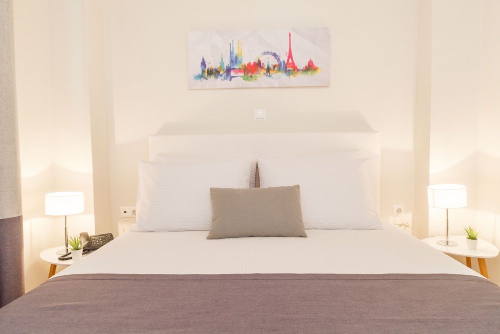 undefined Tins Hotel City 2